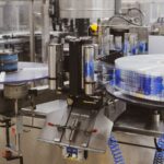 Moderne verpakkingsmachines in de voedingsmiddelenindustrie verhogen de efficiëntie en verbeteren de productkwaliteit.